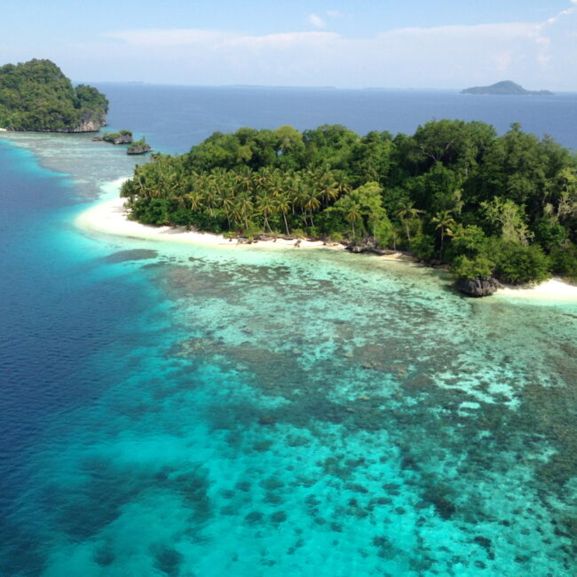 Beautiful islands wth excellent diving in Indonesia