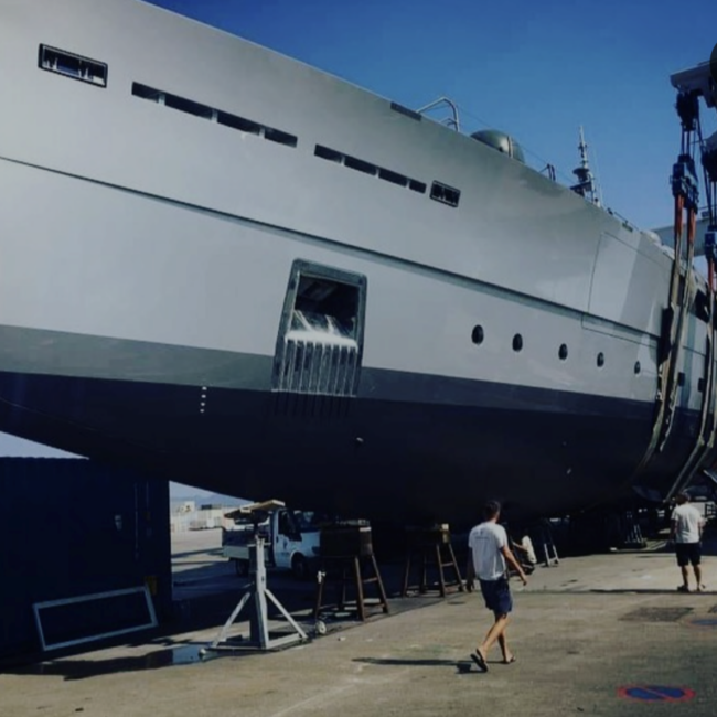 Hauling out and project managing emergency repairs on a large motoryacht